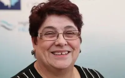 Dina R.