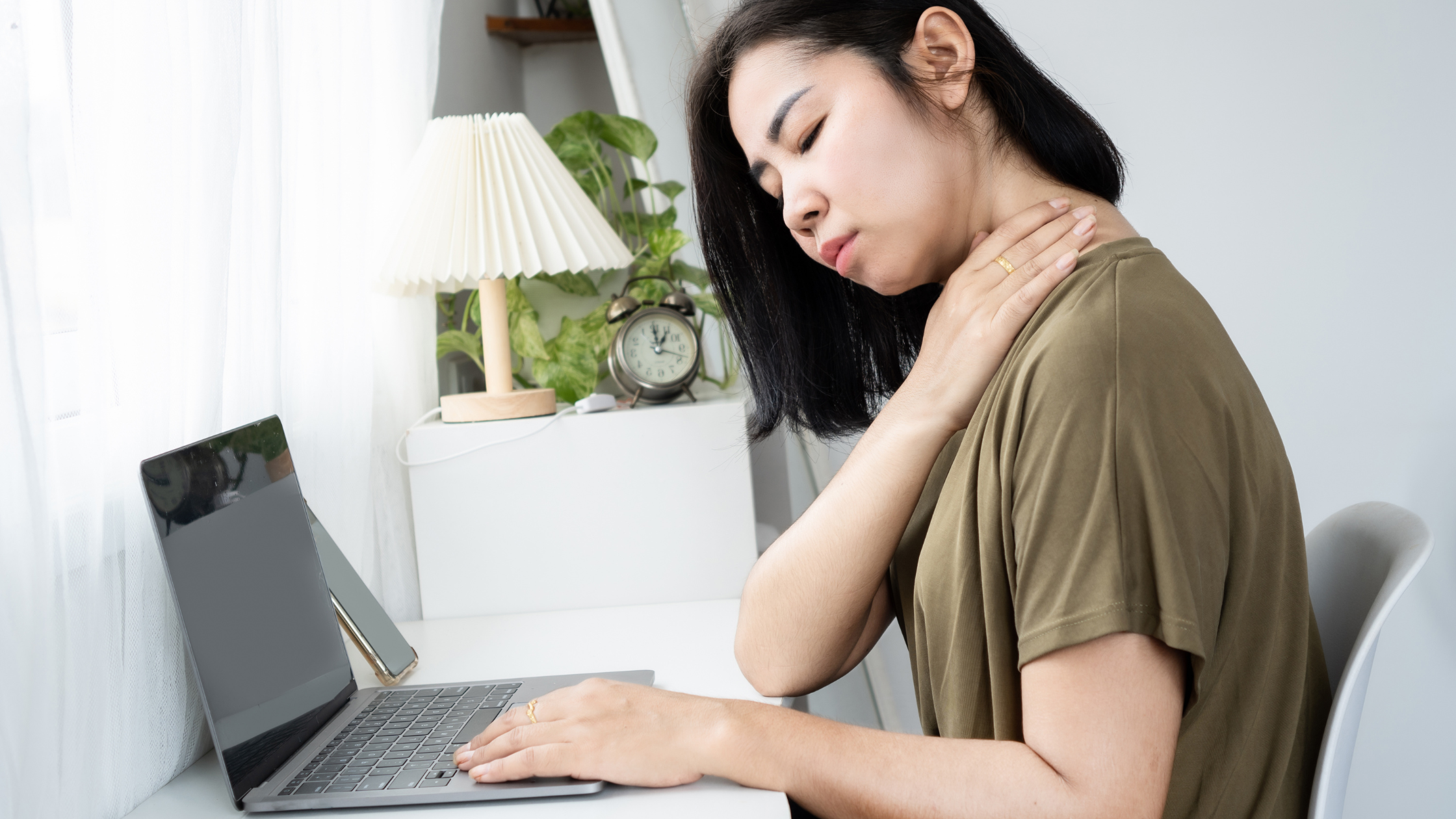 Pinched Nerve in Neck and Shoulder: Symptoms, Causes, and Treatment Options